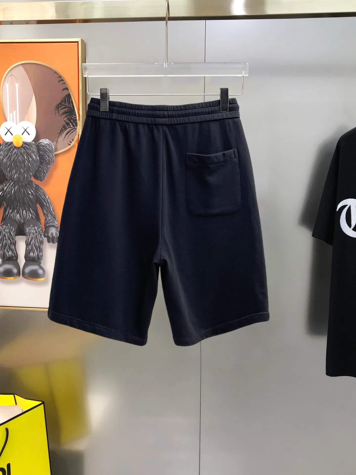 Balenciaga's three-standard complete 2026 summer New Arrival men's casual shorts, advanced custom-made Breathable fabric, Breathable fabric, extremely stretchy and comfortable, impeccable details, top-grade accessories, original logo design concept, delicate and soft feel! The upper body fit is awesome! Size: M-XXXL Please state your height and weight when ordering